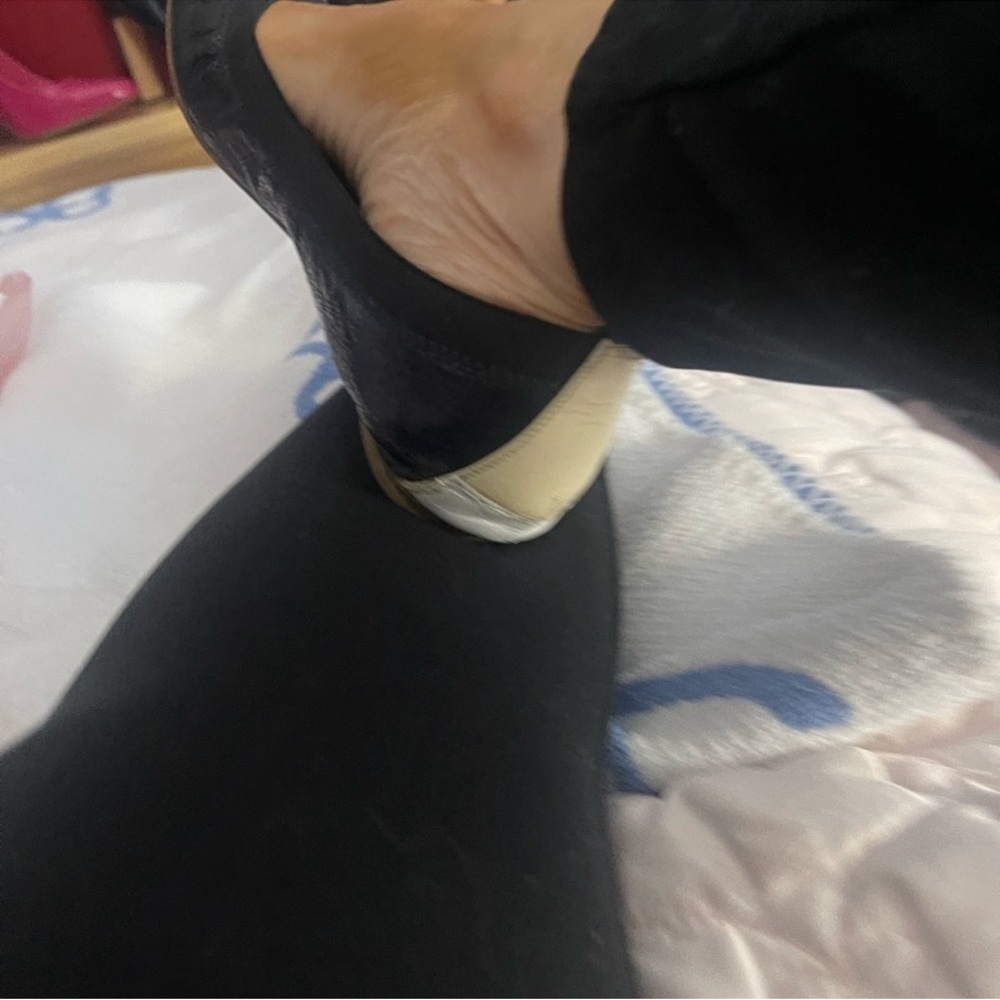 CHANEL Navy and Cream Flats - Picture 6 of 16